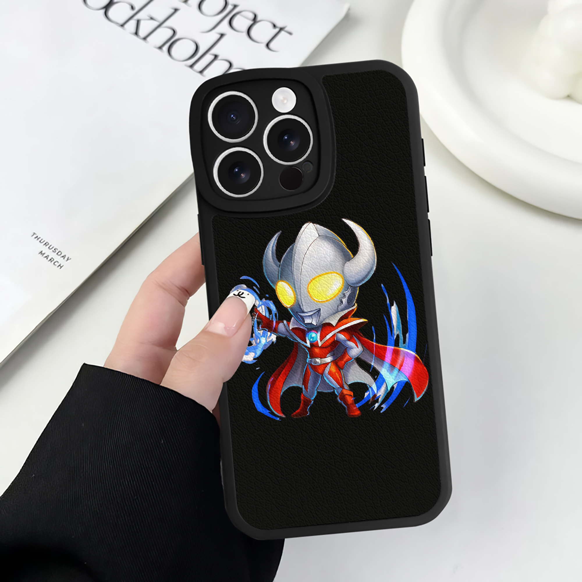 （画像用） ウルトラマン Ultraman 【iPhone 16シリーズ対応】シリコンスマホケース（レザー調） 材質：シリコン